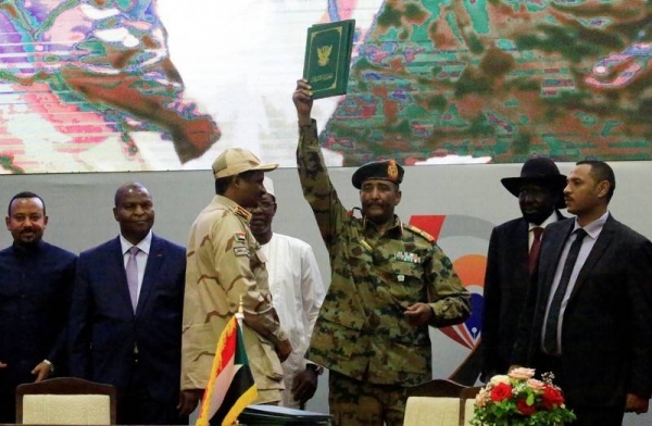 الجيش السوداني ينسحب من الحياة السياسية والبرهان يدعو لتشكيل 
