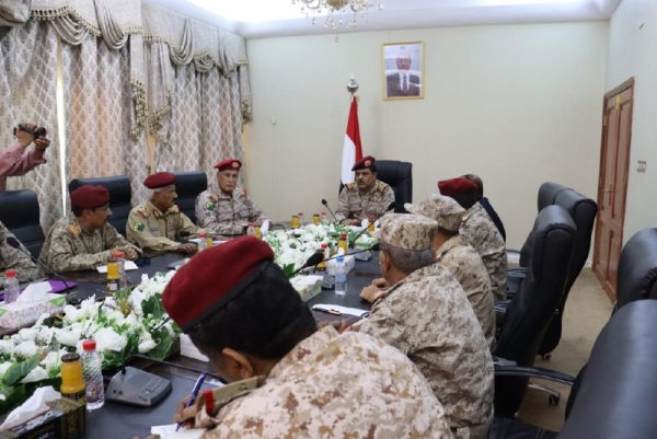وزير الدفاع: معركتنا الحالية تتمثل بإستعادة الدولة ومؤسساتها وإنهاء خطر الحوثيين
