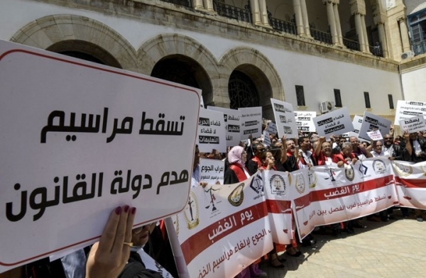 قضاة تونس يطالبون سعيّد بإيقاف 