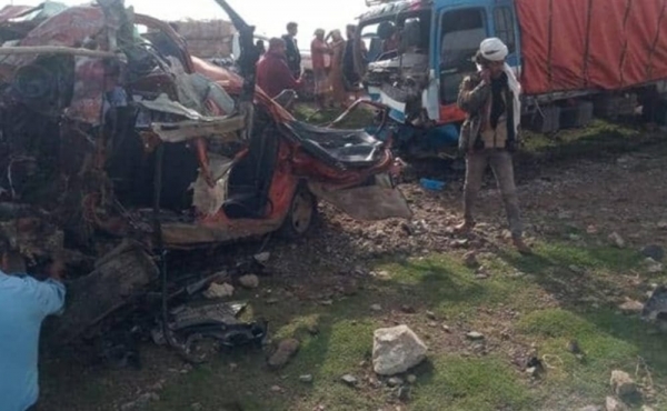 وفاة أربعة أشخاص من أسرة واحدة بحادث مروع جنوبي صنعاء