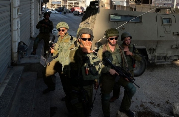 الاحتلال يقتحم 7 مؤسسات فلسطينية بالضفة ويغلقها بالقوة