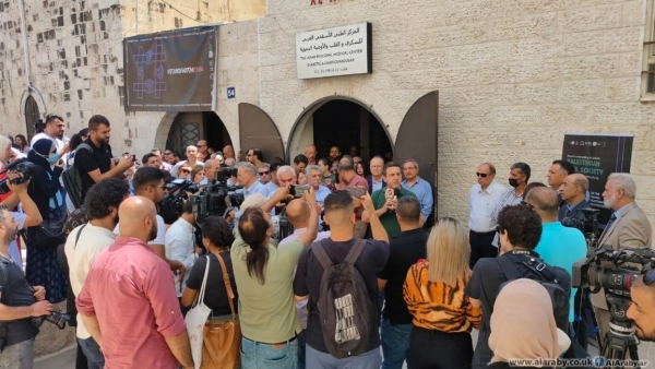 نشطاء يعيدون فتح أبواب مؤسسات فلسطينية أغلقها الاحتلال في رام الله