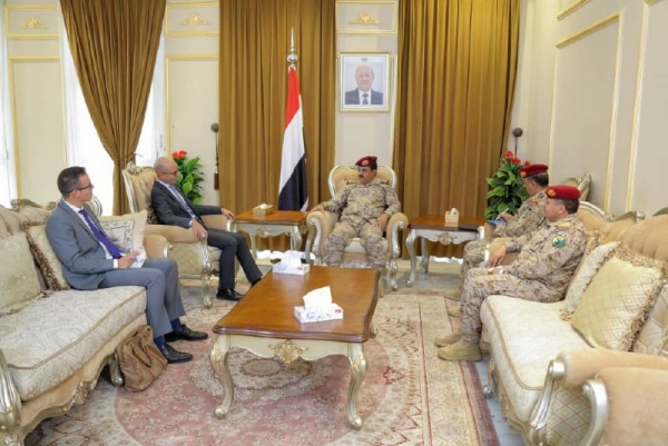وزير الدفاع يلتقى سفيري أمريكا وفرنسا ويؤكد أن الخروقات الحوثية بلغت أكثر من 8 آلاف خرقا منذ إبريل الماضي
