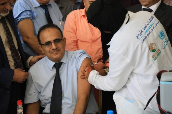 وزير الصحة يدشن حملة التحصين ضد مرض كورونا من عدن