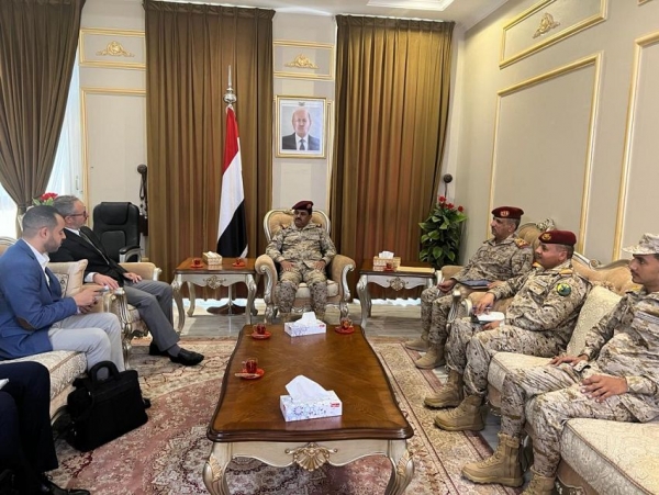وزير الدفاع: هناك تخادم بين الجماعات الإرهابية والحوثيين لنشر الفوضى بالمحافظات المحررة