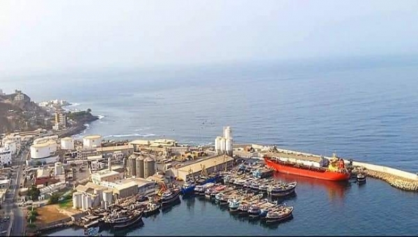هجمات مسيرة تستهدف محيط ميناء الضبة بعد أيام من تهديدات الحوثيين