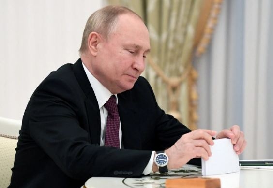 بوتين يطالب القمة العربية بإرساء نظام عالمي متعدد الأقطاب