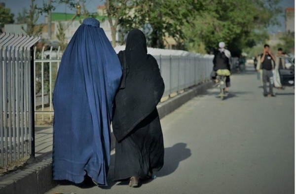 طالبان تقيد النساء من دخول المتنزهات لمنع 