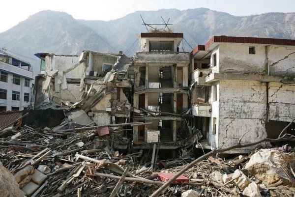 162 قتيلاً وتهدم 220 منزلاً.. زلزال يضرب 