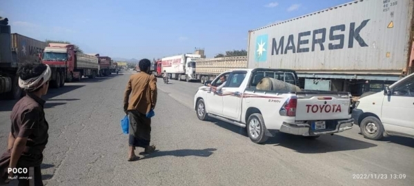 الحوثيون يواصلون احتجاز عشرات الشاحنات القادمة من عدن جنوبي تعز