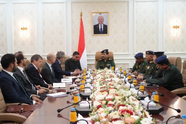 وزير الداخلية يُشدد على أهمية دعم الإتحاد الأوروبي لإدراج الحوثيين في قوائم 