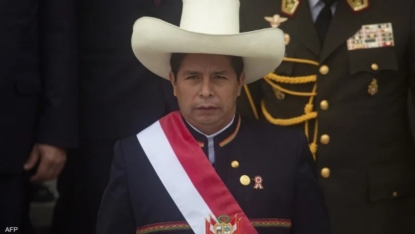 بيرو.. البرلمان يعزل الرئيس 