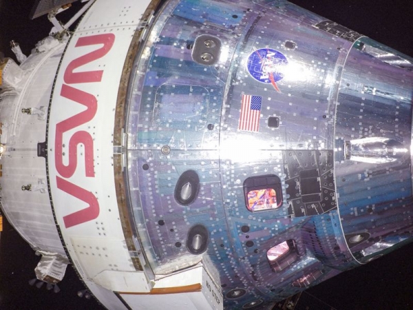 ناسا: كبسولة الفضاء أوريون تستعد للهبوط في المحيط الهادئ