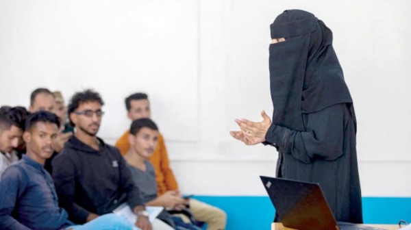 الحوثيون يمنعون الاختلاط بين الجنسين في مكاتب العمل
