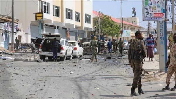 مقتل 11 صوماليا في تفجير انتحاري مزدوج تبنته 