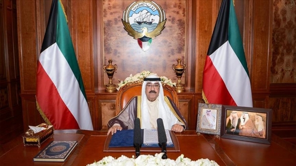 ولي عهد الكويت يتسلم استقالة الحكومة وتأجيل جلسة 