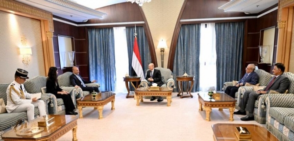 السفير الفرنسي يطلع العليمي على نتائج اتصالاته الداخلية والخارجية بشأن الملف اليمني