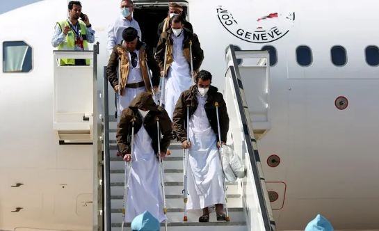 الحوثيون يعلنون عن موعد الزيارات المتبادلة للسجون مع الحكومة