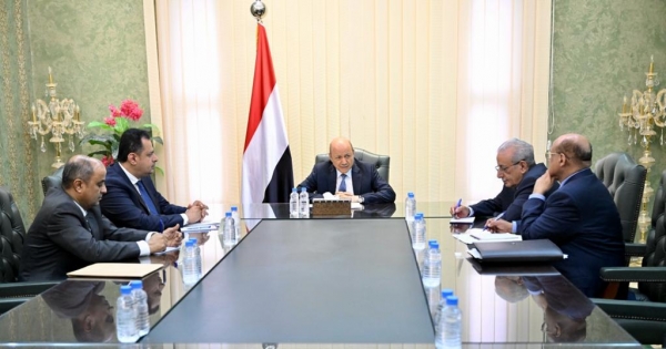 دبلوماسي يمني: مناشدة الغرفة التجارية لقيادتي السعودية والإمارات إهانة مستحقة لكل مسؤولي الدولة