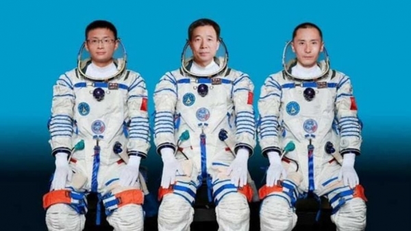 الصين تطلق سفينة مأهولة إلى الفضاء.. استعدادات لرحلة إلى القمر