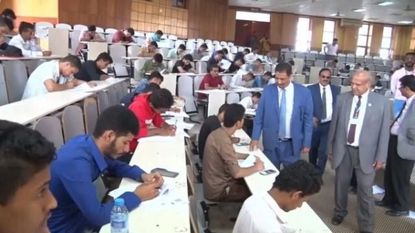 الحكومة تعلن بدء إرسال مستحقات الطلاب اليمنيين المبتعثين للدراسة في الخارج
