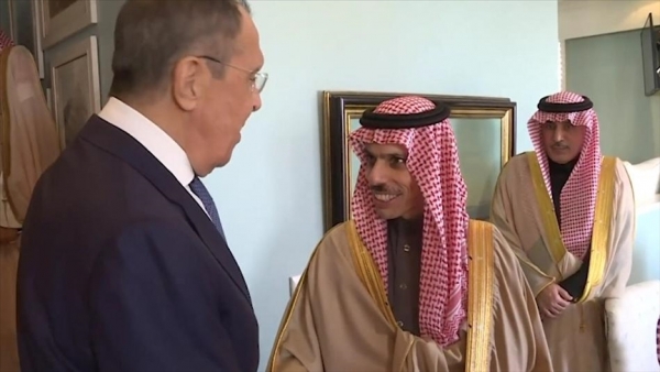 وزير خارجية السعودية يبحث مع لافروف الأزمة في أوكرانيا