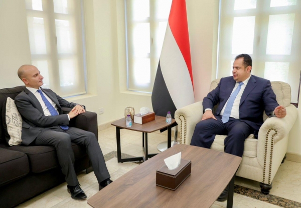 رئيس الوزراء يناقش مع السفير الفرنسي الجهود الدولية لإحلال السلام في اليمن