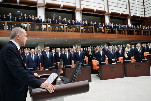 أردوغان يؤدي اليمين الدستورية لولاية رئاسية ثالثة: تعهد بتنفيذ 