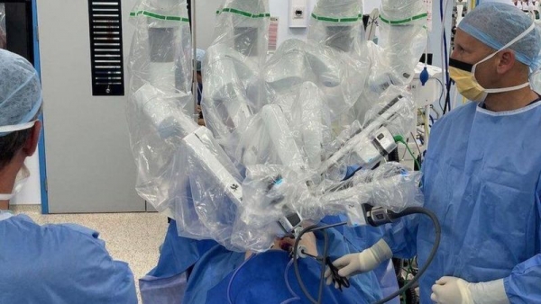 التوسع في استخدام الروبوتات لإجراء عمليات جراحية في إنجلترا