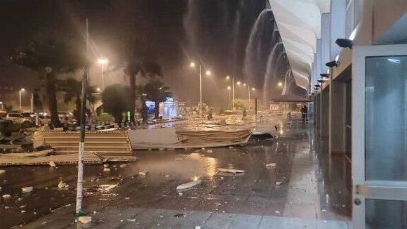 إصابة ستة مسافرين إثر عاصفة ضربت مطار عدن