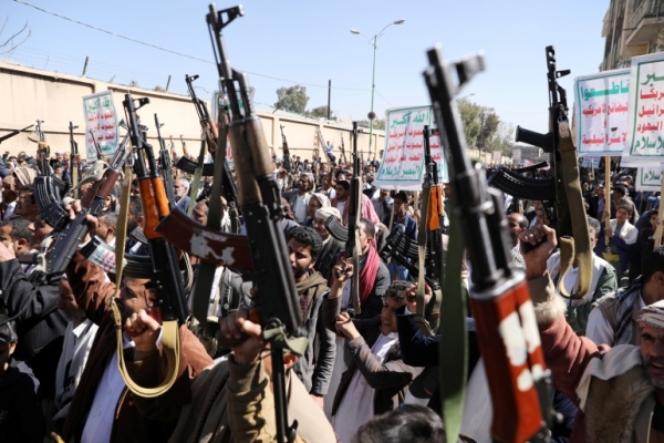 الحوثيون يختطفون صحفيا موالٍ لهم على ذمة انتقاده لهم
