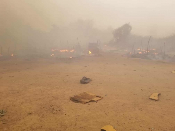 حريق يلتهم أحد مخيمات اللاجئين الأفارقة في مأرب