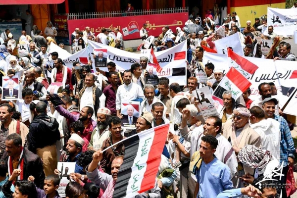 تعز.. احتجاجات تنديداً بالدعم الأممي للحوثيين بذريعة 