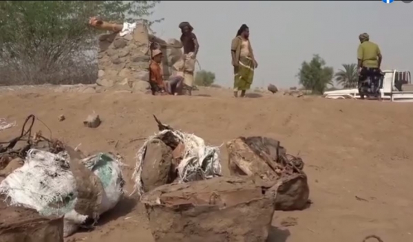 تستهدف المدنيين.. تفكيك 50 عبوة ناسفة مموهة وألغام وضعها الحوثيون في بئر للمياه جنوبي الحديدة
