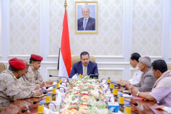 رئيس الوزراء يناقش الأوضاع العسكرية في لحج مع قيادة وزارة الدفاع والمنطقة الرابعة