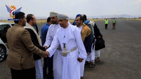 الوفد العماني يغادر صنعاء دون الإعلان عن نتائج اللقاءات