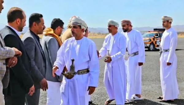 الوفد العماني يغادر صنعاء إلى مسقط رفقة وفد الحوثيين المفاوض