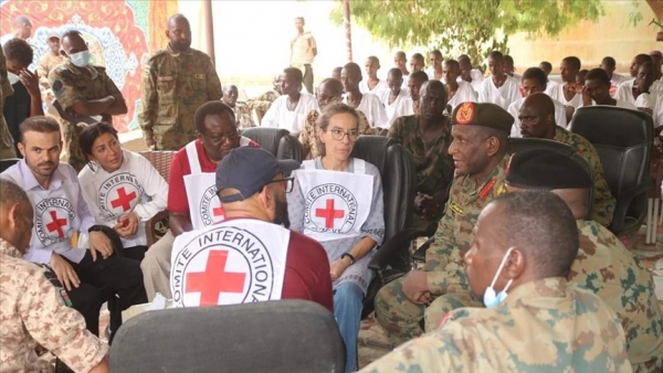 الجيش السوداني يسلم 30 أسيرا قاصرا من "الدعم السريع" للصليب الأحمر