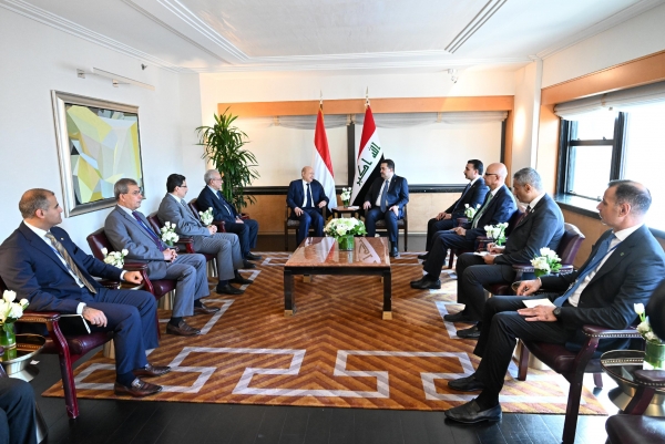 العليمي يناقش مع رئيس الوزراء العراقي جهود إنهاء الحرب في اليمن