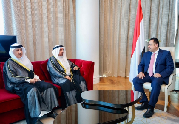 رئيس الوزراء يبحث دعما لعدد من المشاريع مع نائب رئيس الوزراء الكويتي