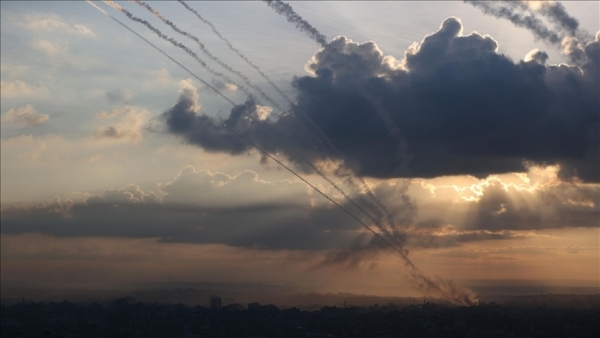 غزة.. رشقات صاروخية واشتباكات وقتلى واستيلاء على مركبات إسرائيلية