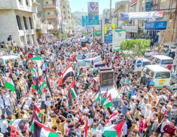 تعز.. تظاهرة حاشدة تنديدا بجرائم الاحتلال الإسرائيلي في قطاع غزة