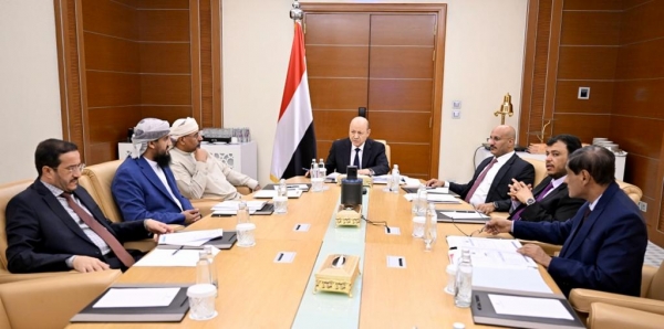 المجلس الرئاسي يناقش مفاوضات السعودية والحوثيين ورواتب الموظفين