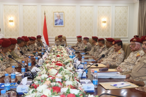 وزير الدفاع: القيادات العسكرية أمام مهام وطنية كبيرة لبناء القوات المسلحة