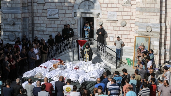غزة.. حزن لا ينقطع مع تشييع ضحايا القصف على كنيسة برفيريوس