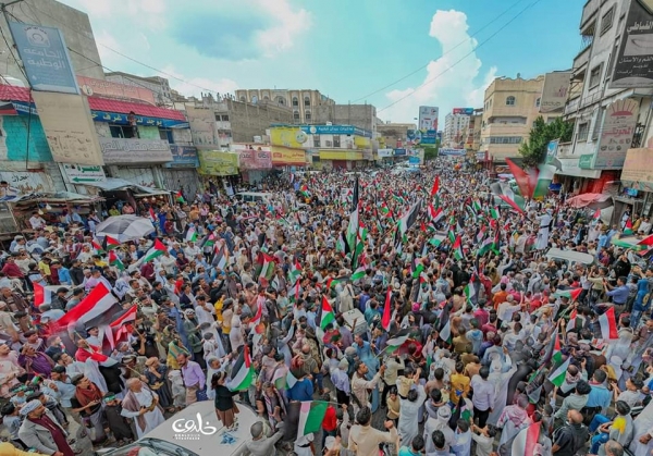 تعز.. تظاهرات حاشدة منددة بجرائم الاحتلال واستهداف المدنيين في غزة