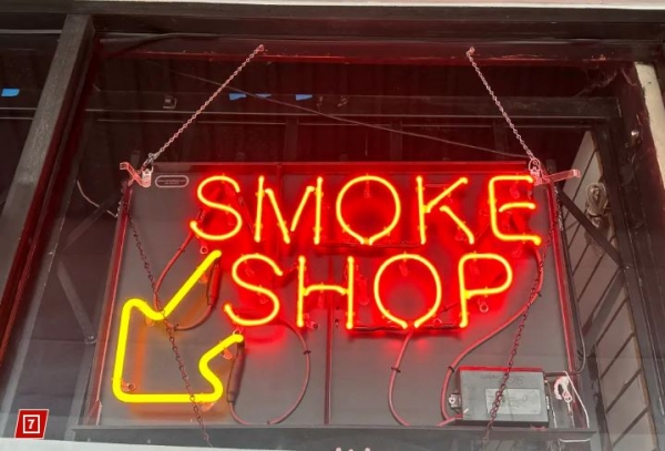 بينها محلات ليمنيين - مشروع قانون في نيويورك للتخلص من محلات بيع السجائر لها ارتباط بتمويل الإرهاب في الشرق الأوسط بينها جماعة الحوثي (ترجمة خاصة)