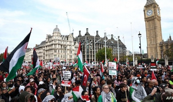 لندن.. آلاف المتظاهرين يطالبون بوقف العدوان الإسرائيلي على غزة