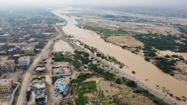 (أوتشا): تضرر أكثر من 10 آلاف اسرة جراء إعصار تيج في سقطرى والمهرة وحضرموت