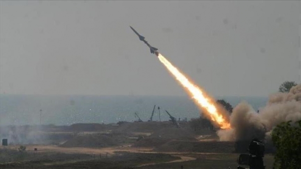 الحوثيون ينشرون مشاهد إطلاق صواريخ ومسيرات على إسرائيل